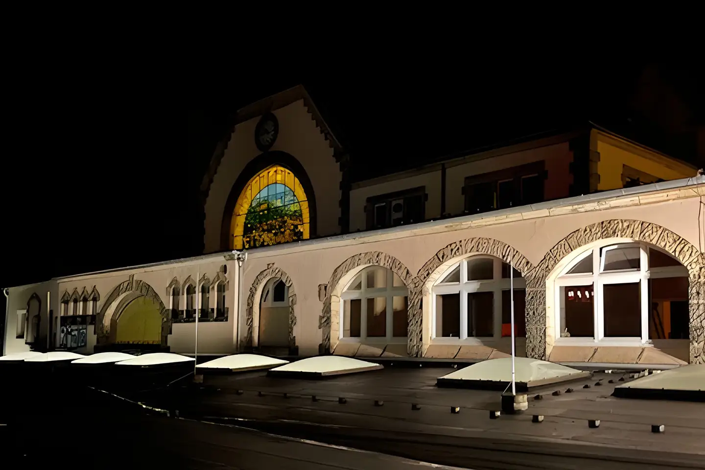 Kunstwerk Bahnhof Außen 1